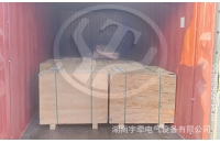 一批矿用湘潭电机车装柜发往海外